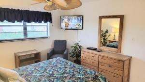 108 - 2 BR Poolside Great View