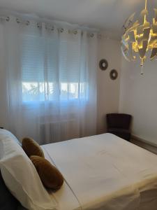 Appartement moderne rénové centre ville, PARKING privé