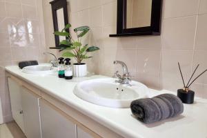 Waters View Villa, 5 Bedroom House