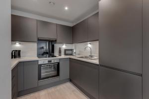 Huge Long Stay Savings! City View Balcony Penthouse