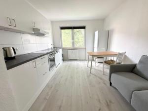 City Apartment with WIFI, Kitchen and 4K TV