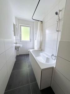 City Apartment with WIFI, Kitchen and 4K TV