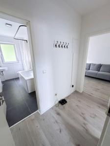 City Apartment with WIFI, Kitchen and 4K TV