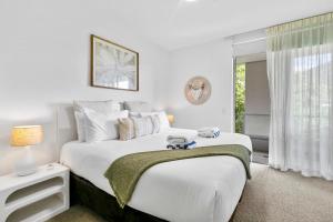 Coastal Harbour Lights I Pool, Gym & prime Location