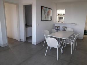 Apartamento inteiro 3 ambientes 3 WCs 2 vagas gigantes e iMac