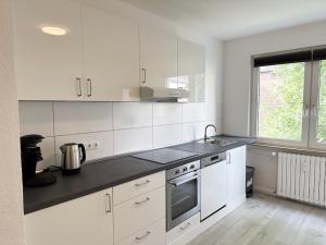 City Apartment with WIFI, Kitchen and 4K TV