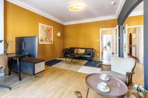 Elegant 1BR Retreat with Patio Near Kirchberg