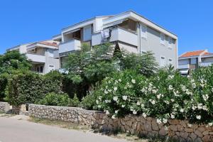 Apartments with a parking space Novalja, Pag - 19891 