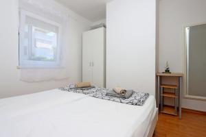 Apartments with parking space Novalja, Pag - 19891