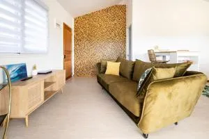 Fully equipped Bungalow next to a white sand beach - Tuarea