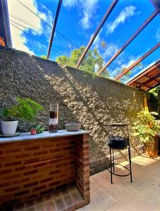 Recanto de Itaipava - casa com forno de pizza a lenha, churrasqueira, pet friendly, equipada para até 6 pessoas, em meio à Natureza e próxima ao centro do bairro