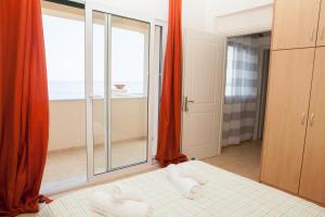 Two-Bedroom Apartment with Sea View - Split Level