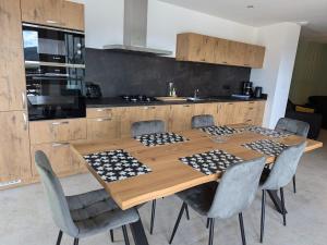 Gîte Montagne avec Piscine Chauffée, Spa et Sauna - Les Roches - FR-1-589-656