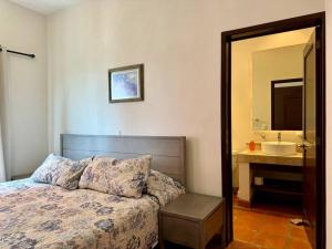 Charming No Stairs Near DT Security Pool Parking