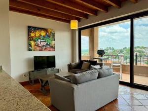 Charming No Stairs Near DT Security Pool Parking