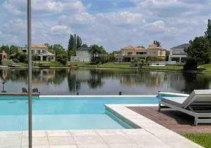 Hermosa casa lago, piscina en barrio privado Tigre - Zelaya
