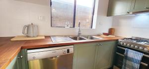 Vibrant location, steps to Enmore Road & King Street