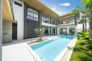 Exclusive & Luxurious 5BR Tropical Pool Villa Mouana Grande 96-3