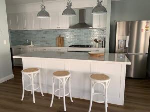 Just Beachy By Swan Bnb Management