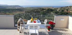 Southridge PH with jacuzzi, TOP views by Homely