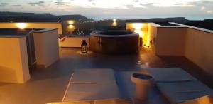 Southridge PH with jacuzzi, TOP views by Homely