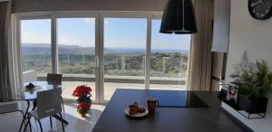 Southridge PH with jacuzzi, TOP views by Homely