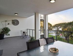 Coastal Retreat - Rockingham Foreshore - 4-star hotels in Rockingham