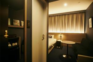 Hotel She, Osaka
