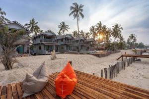 Laemsui Beach แหลมซุย บีช