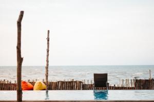 Laemsui Beach แหลมซุย บีช