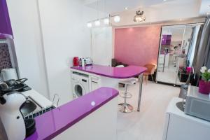 Ultra Central White & Lila Studio