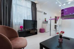 Ultra Central White & Lila Studio