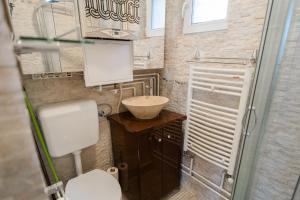 Ultra Central White & Lila Studio