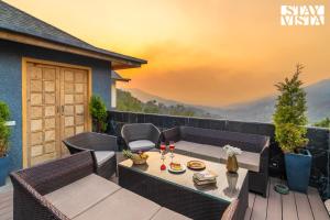StayVista at Sylvana Villas with Lawn, BBQ and Jacuzzi