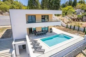 Familiy Villa Navis with heated pool - Rogotin