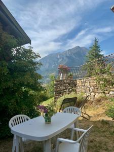 Jourcins Jardin avec vue Montagne