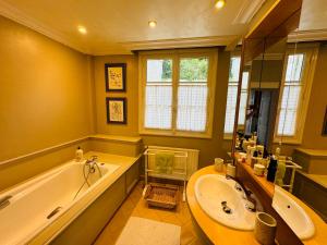 Villas House with the Pool near Polo club Chantilly : photos des chambres