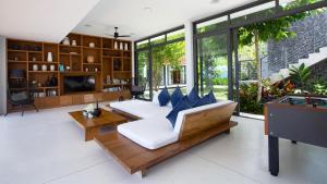 Absolute Luxury Villa Malouna- Beachfront 6 Bedrooms Plus 2 Kids Bunk Room