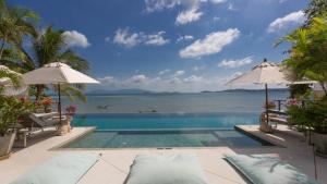 Chic Baan Capo - Luxury Four Bedroom Beachfront Villa