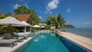 Chic Baan Capo - Luxury Four Bedroom Beachfront Villa