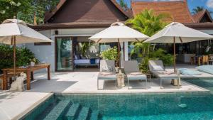 Chic Baan Capo - Luxury Four Bedroom Beachfront Villa