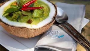 Chic Baan Capo - Luxury Four Bedroom Beachfront Villa