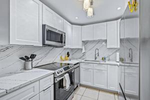 Coronado Cove A7 .5 miles to beach Pool