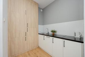 Wola Pet-friendly Apartments with AC Sławińska by Noclegi Renters