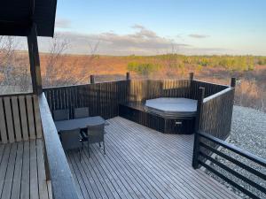 Cozy 3BR Summerhouse with Hot Tub in South Iceland
