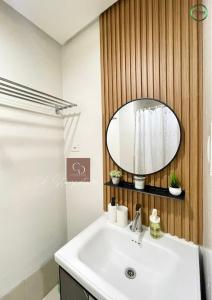 CD Staycation - Unit 4 at Trees Residences