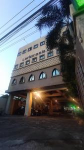 Hotel Syariah Larismanis