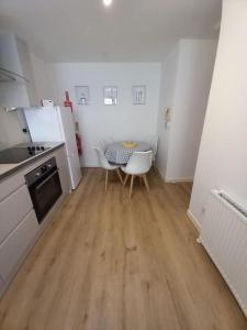 Lovely 2 bed Flat-great location