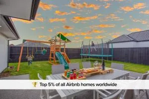 New Luxury Home with Games Room and Park Outlook Sleeps 12, 26 mins from CHC airport - 林肯