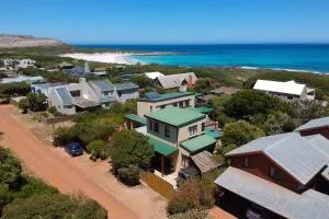 Scarborough Seagulls Rest - Scarborough